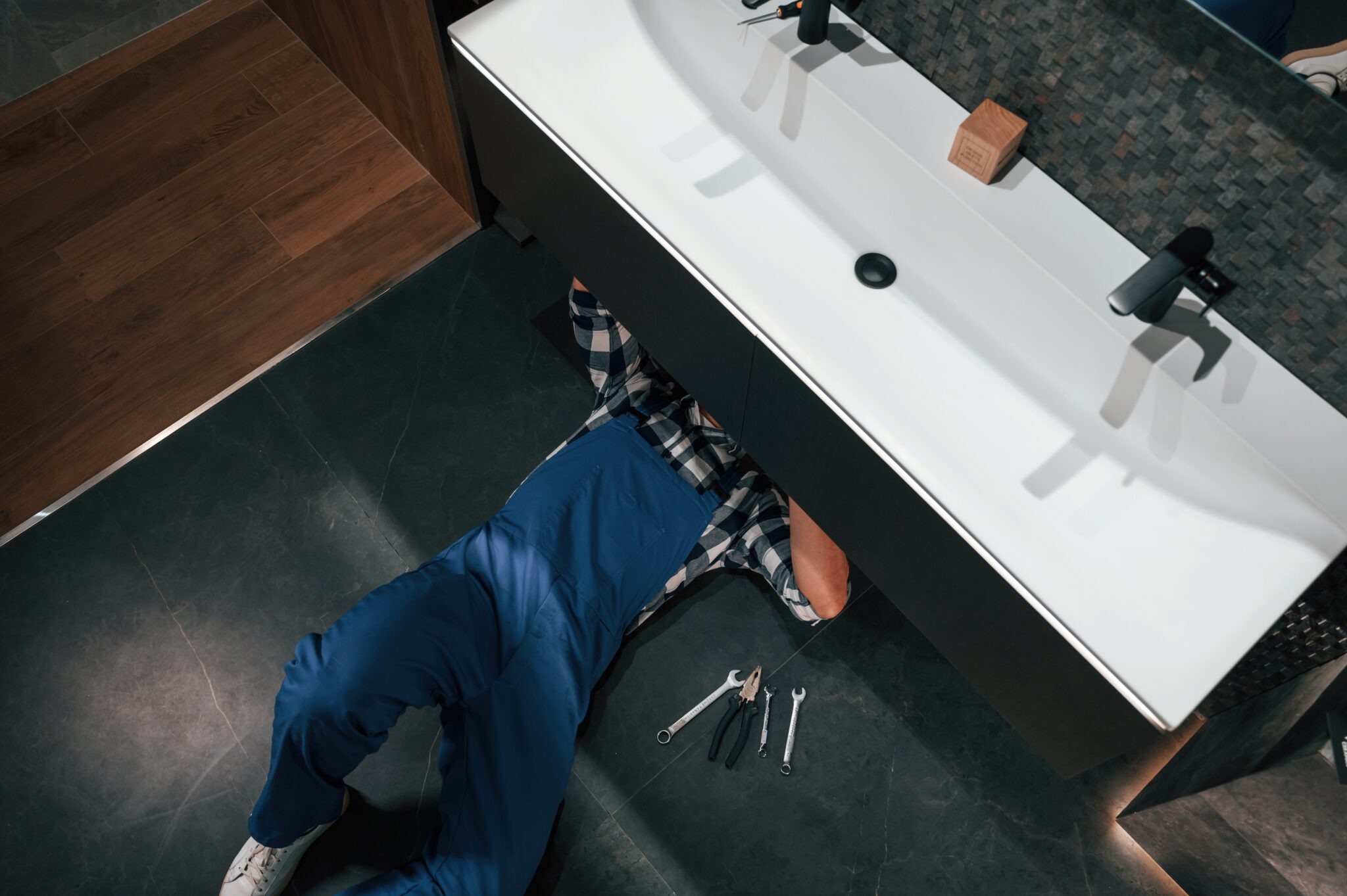 Lavabo altı açma ve dolap içi su birikmesi